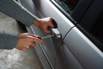 come comportarsi in caso di furto dell'auto